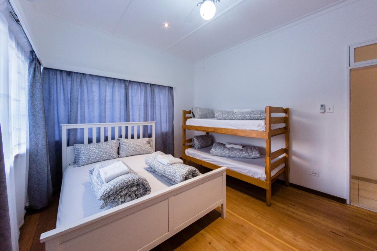 Back2Roots Backpackers Pansiyon Windhoek Dış mekan fotoğraf